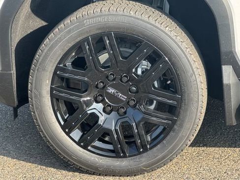 New 2026 GMC Sierra EV Elevation w/ LPO, Elevation Dark Package image 30