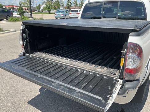 Used 2014 Toyota Tacoma 4x4 Double Cab w/ SR5 Package image 33