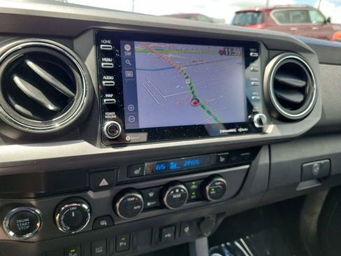 Used 2020 Toyota Tacoma TRD Off-Road w/ TRD Premium Off Road Package AWD/4WD image 24