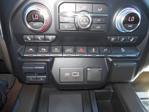 Used 2020 GMC Sierra 1500 SLT w/ SLT Premium Plus Package AWD/4WD image 14