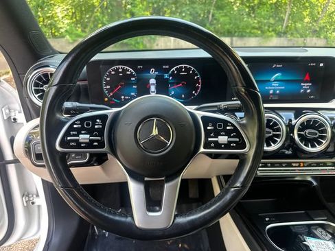 Used 2022 Mercedes-Benz CLA 250 4MATIC image 30