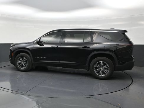 Used 2024 Chevrolet Traverse LS FWD image 2