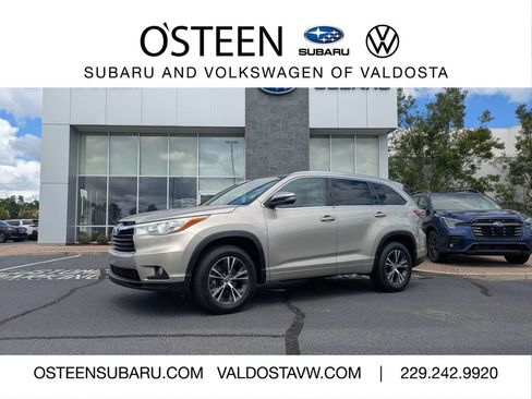 Used 2016 Toyota Highlander XLE FWD image 1