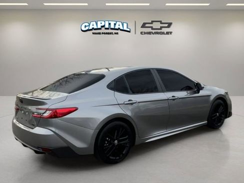 Used 2025 Toyota Camry SE image 5