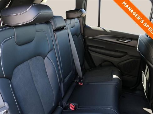 New 2025 Jeep Grand Cherokee Altitude image 17