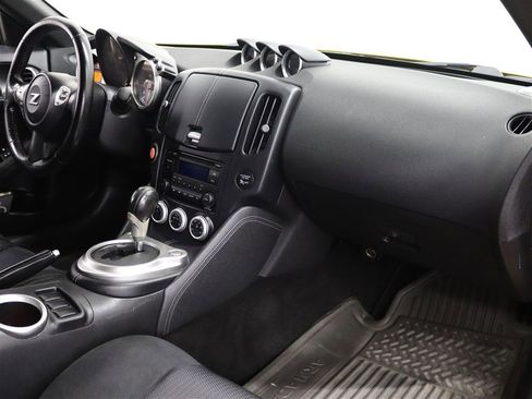 Used 2017 Nissan 370Z Coupe image 11
