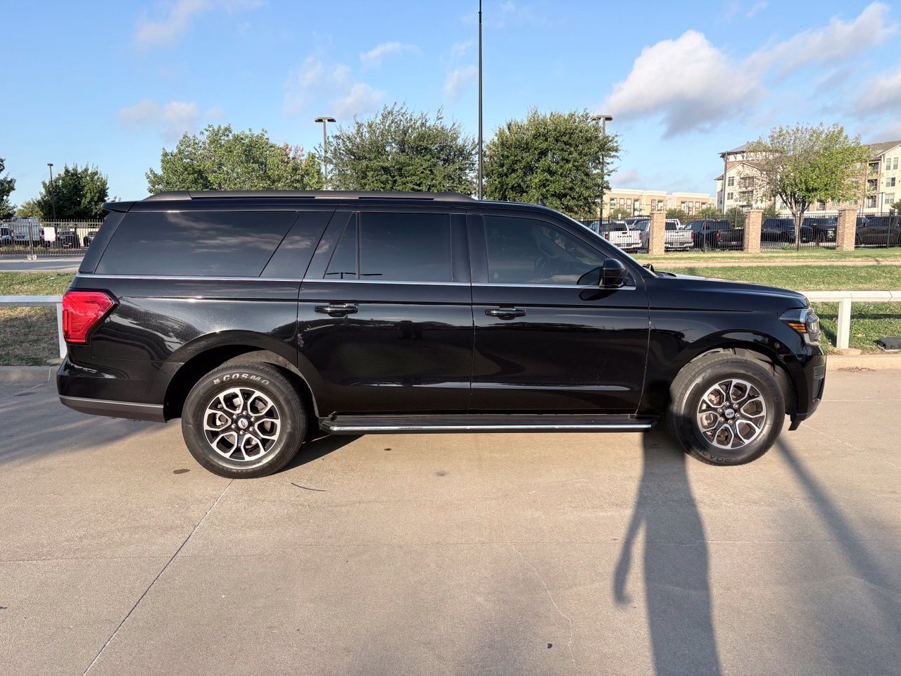 Used 2023 Ford Expedition Max XLT AWD/4WD image 3