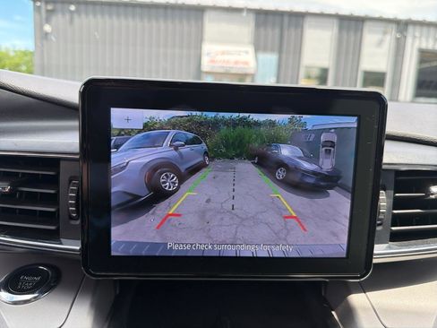 Used 2022 Ford Explorer XLT w/ Equipment Group 202A AWD/4WD image 33