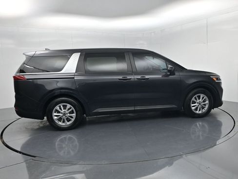 Used 2022 Kia Carnival LX FWD image 8