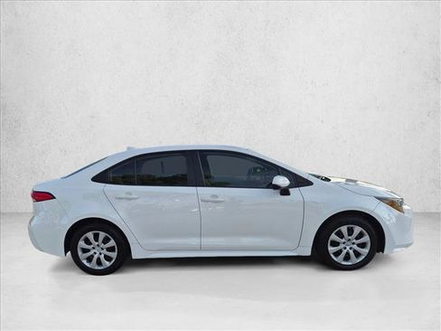 Used 2022 Toyota Corolla LE FWD image 4