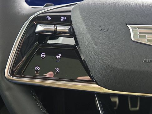 New 2026 Cadillac Optiq Luxury 1 image 15