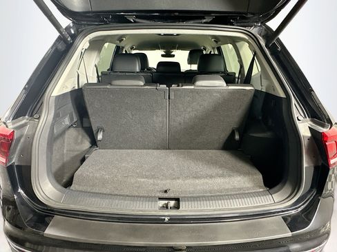 Used 2024 Volkswagen Tiguan SE image 30