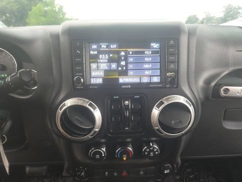 Used 2018 Jeep Wrangler Unlimited Sahara AWD/4WD image 31