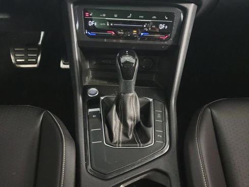Used 2022 Volkswagen Tiguan SE R-Line image 25