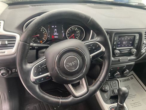 Used 2018 Jeep Compass Latitude image 18