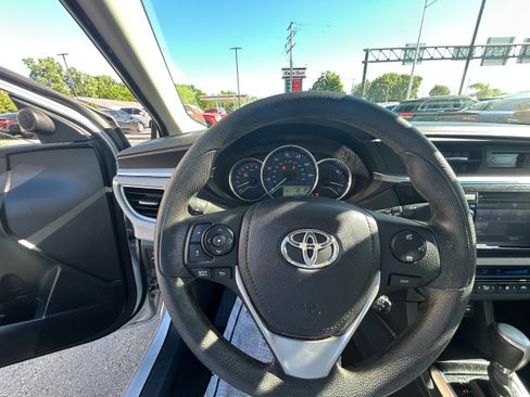 Used 2015 Toyota Corolla LE FWD image 8