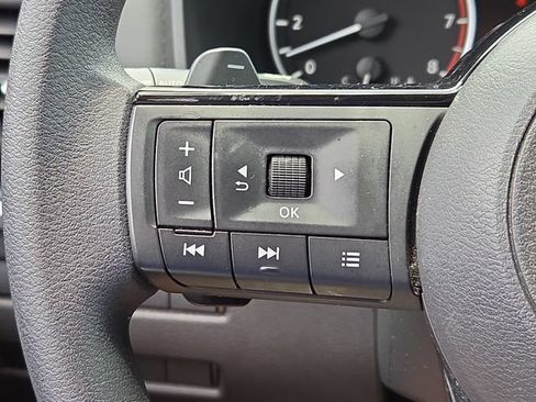 Used 2023 Nissan Rogue SV FWD image 23