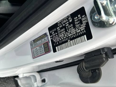 Used 2023 Kia Sorento SX AWD/4WD image 16