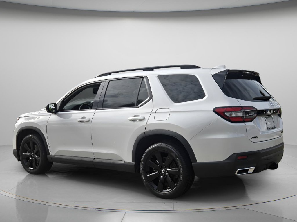 Certified 2025 Honda Pilot Black Edition image 8