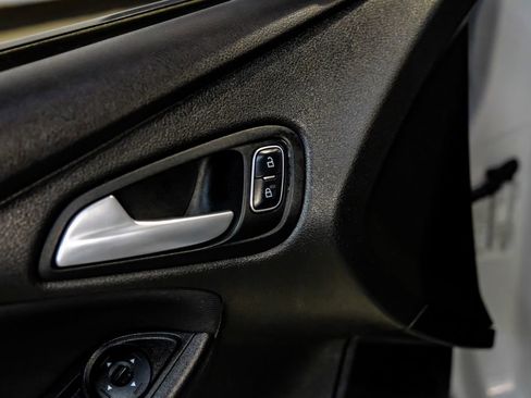Used 2017 Ford Focus SE image 39