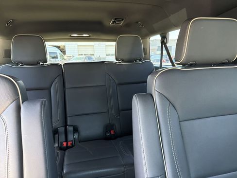 Used 2021 Chevrolet Suburban Premier AWD/4WD image 19