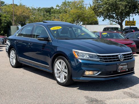 Used 2018 Volkswagen Passat 2.0T SEL Premium FWD image 5