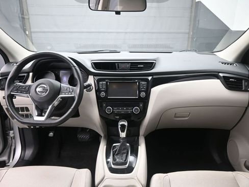 Used 2018 Nissan Rogue Sport SL AWD/4WD image 25