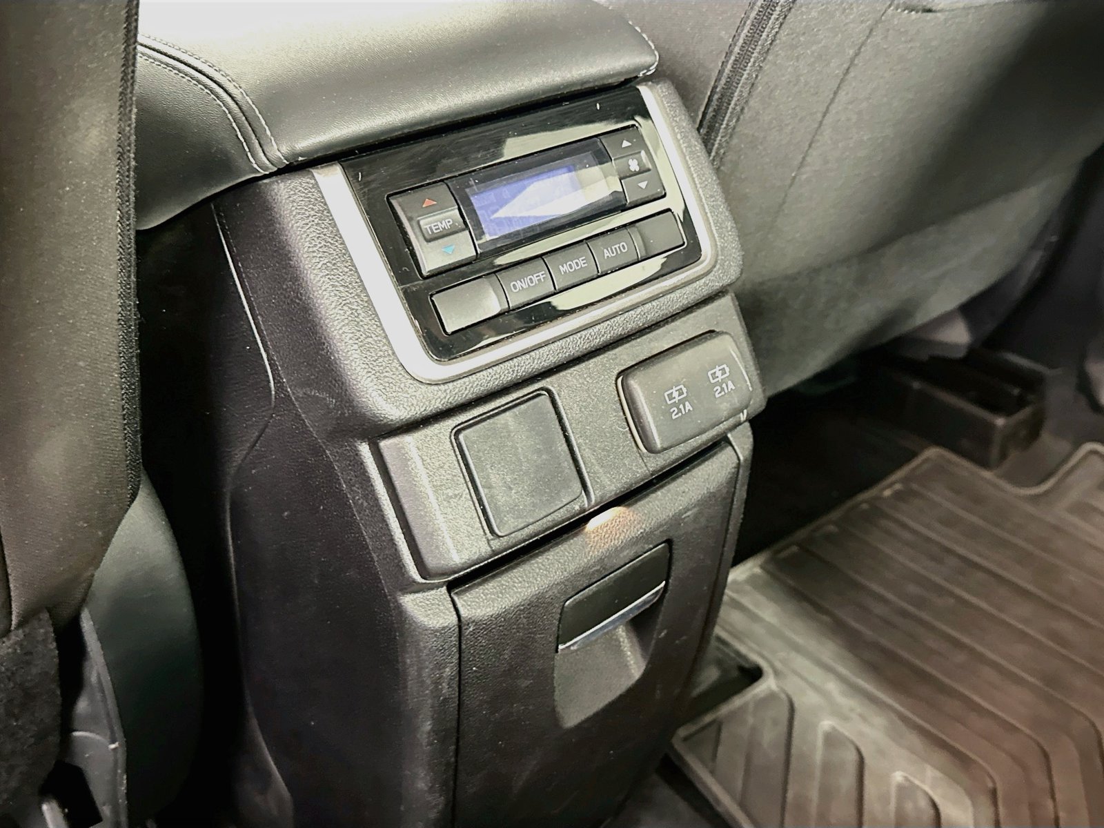 Used 2022 Subaru Ascent Premium w/ Convenience Package AWD/4WD image 25