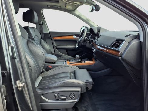 Used 2023 Audi Q5 2.0T Prestige w/ Prestige Package image 11