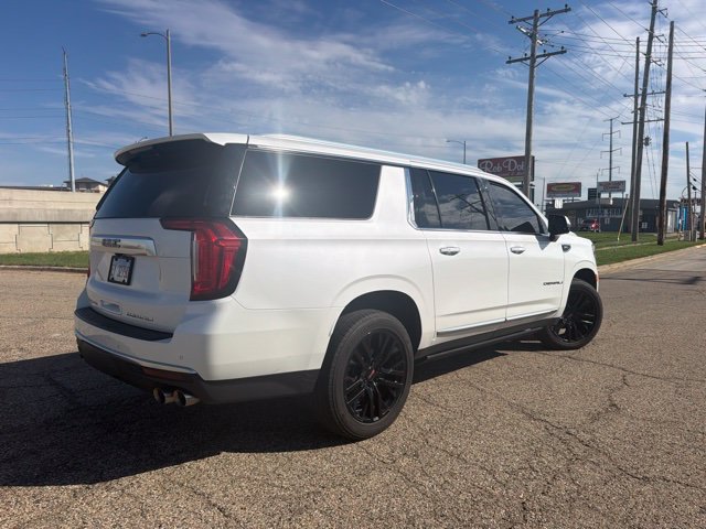 Used 2022 GMC Yukon XL Denali AWD/4WD image 4