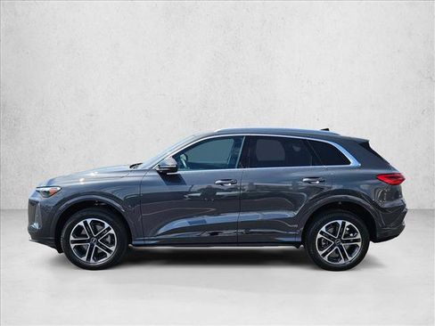 Certified 2025 Audi Q5 Premium w/ Convenience Package AWD/4WD image 9