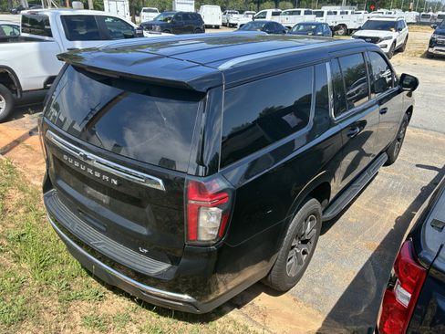 Used 2021 Chevrolet Suburban LT RWD image 8