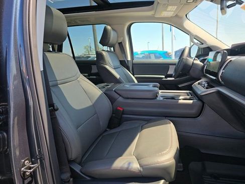 New 2025 Ford Expedition Active image 27