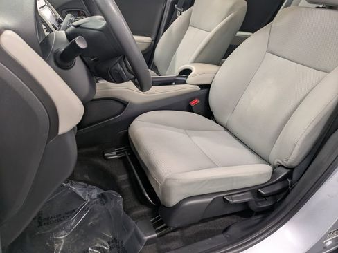 Certified 2021 Honda HR-V LX image 9