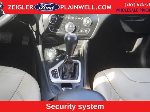 Used 2016 Jeep Cherokee Limited image 16