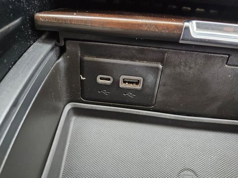 Used 2021 GMC Yukon Denali w/ Denali Premium Package image 19