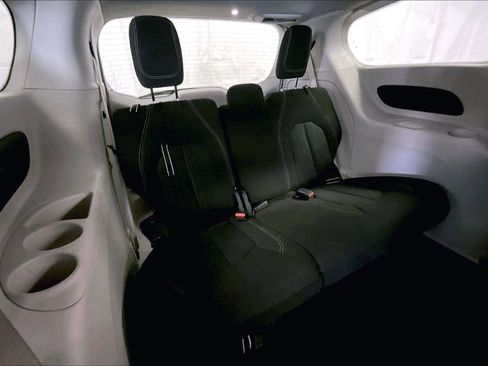 Used 2022 Chrysler Voyager LX image 27