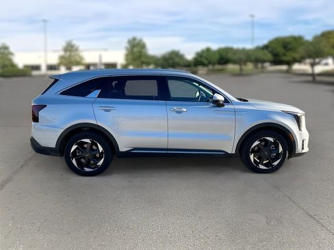 Certified 2025 Kia Sorento EX image 7