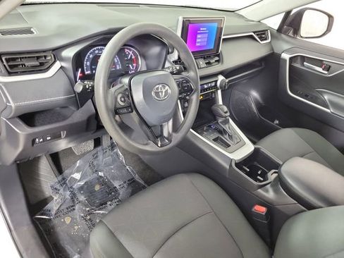 Used 2025 Toyota RAV4 XLE FWD image 18