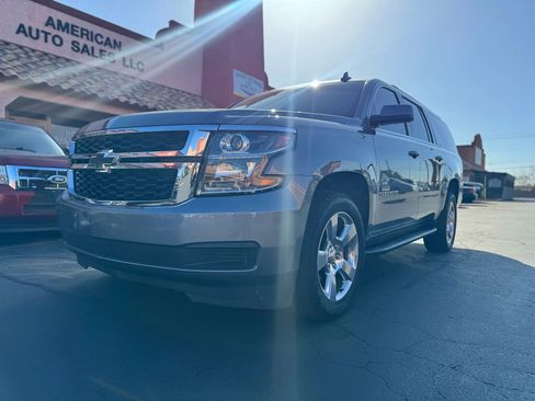 Used 2020 Chevrolet Suburban LT image 1