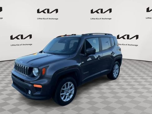 Used 2019 Jeep Renegade Latitude w/ Cold Weather Group image 4
