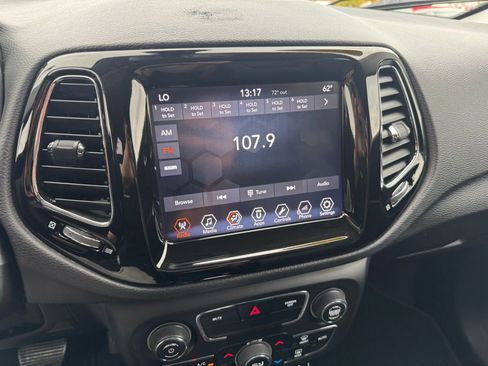 Used 2018 Jeep Compass Limited image 22