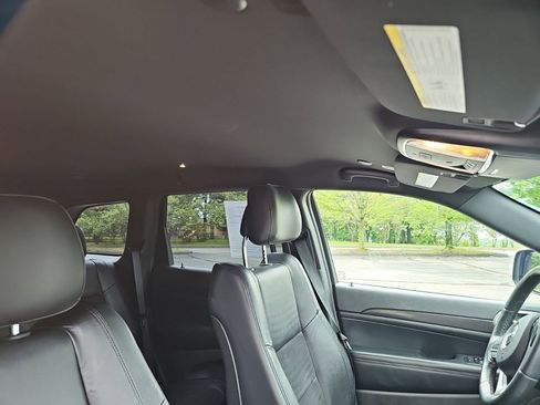 Used 2018 Jeep Grand Cherokee Altitude AWD/4WD image 13