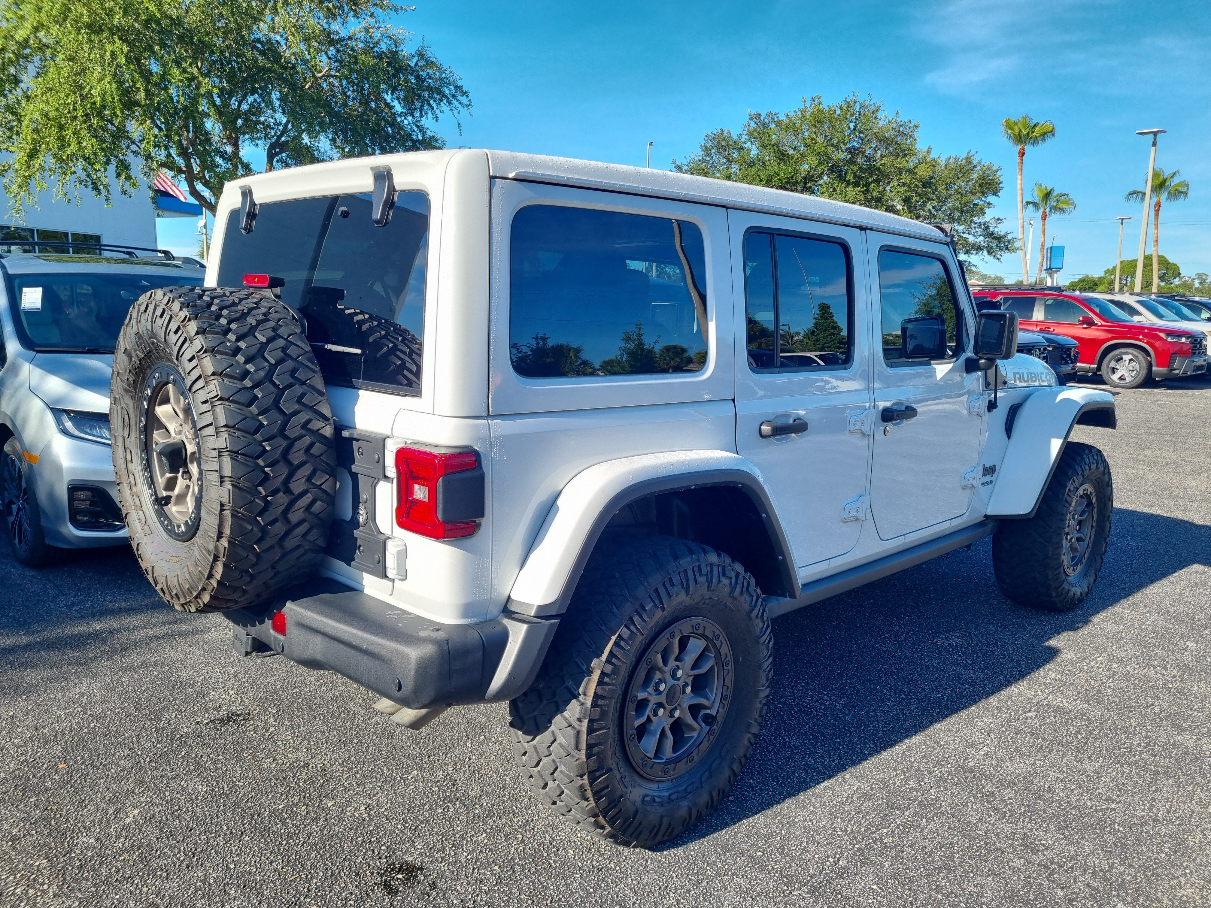 Used 2022 Jeep Wrangler Unlimited Rubicon w/ Trailer Tow Package AWD/4WD image 7