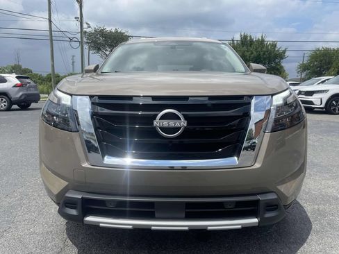 Used 2025 Nissan Pathfinder Platinum w/ Cargo Package AWD/4WD image 2