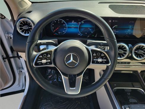 Used 2023 Mercedes-Benz GLB 250 4MATIC image 27