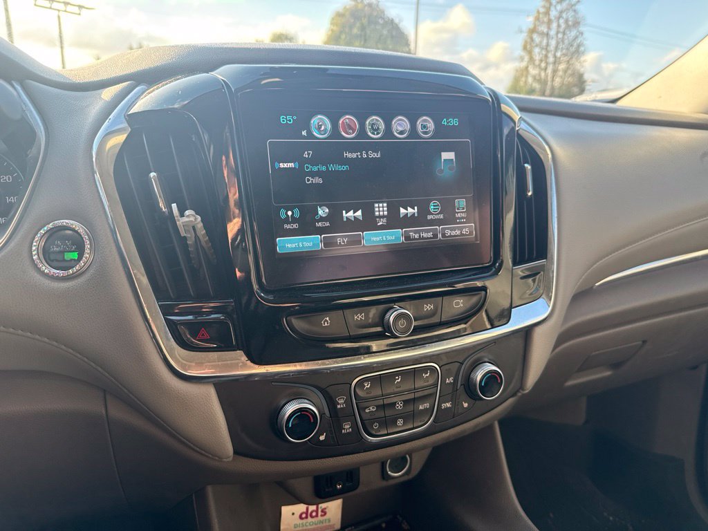 Used 2018 Chevrolet Traverse LT w/ LPO, Black Accent Package FWD image 11