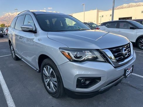 Used 2020 Nissan Pathfinder SV image 7