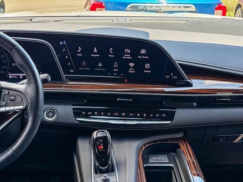 Used 2022 Cadillac Escalade Premium Luxury AWD/4WD image 13
