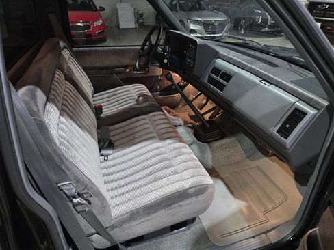 Used 1990 Chevrolet Silverado 1500 2WD Regular Cab image 44